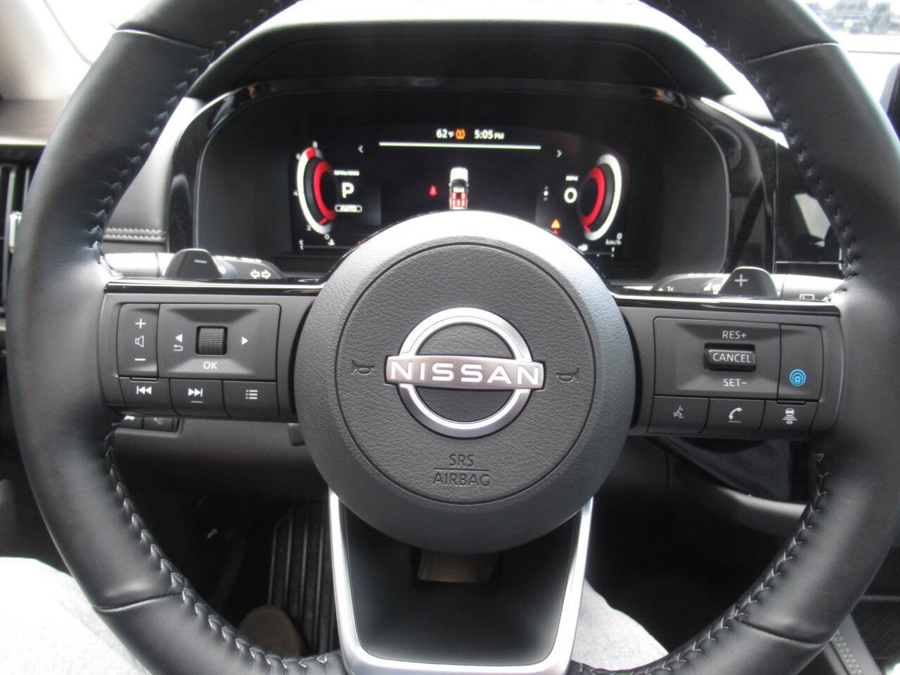 Used 2025 Nissan Pathfinder Platinum AWD/4WD image 31