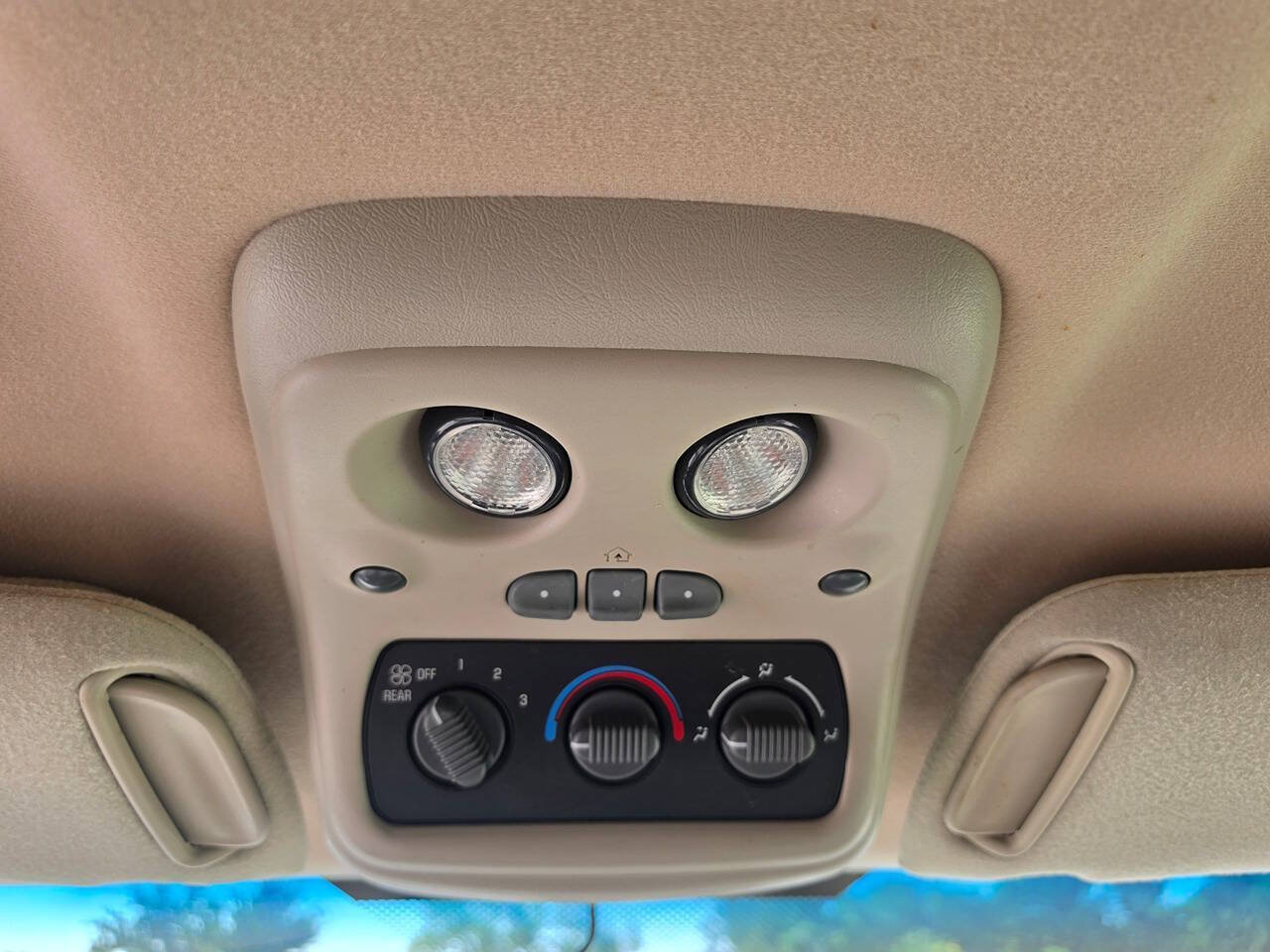 Used 2002 Chevrolet Suburban LS RWD image 44