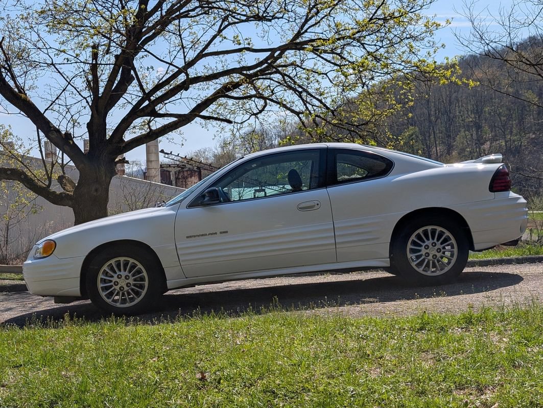 Used 2001 Pontiac Grand Am SE w/ Solid Value Appearance Pkg FWD image 28