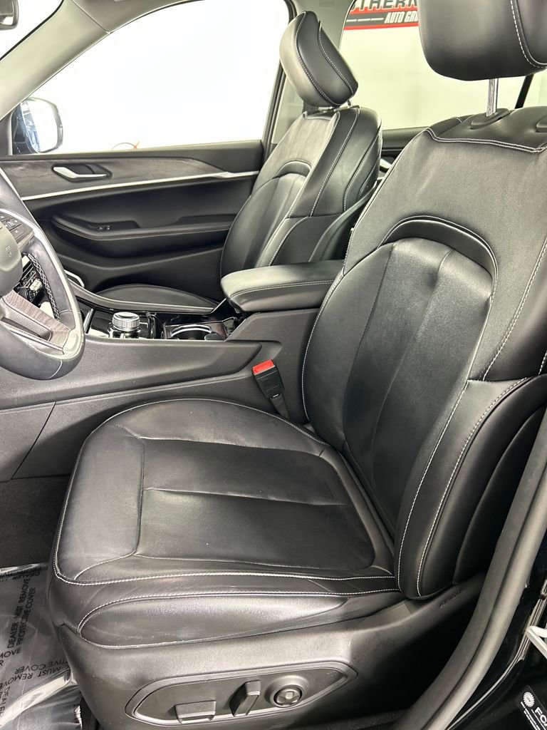 Used 2022 Jeep Grand Cherokee L Limited w/ Black Appearance Package image 12