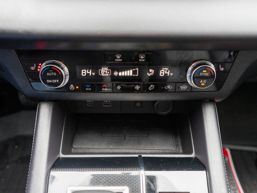 Used 2024 Mitsubishi Outlander 4WD Plug-In Hybrid image 26