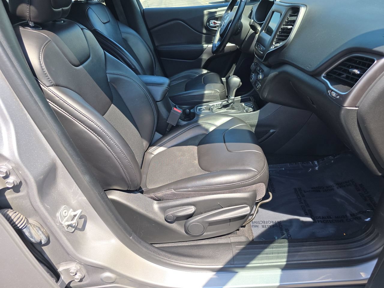 Used 2021 Jeep Cherokee Latitude Plus FWD image 31