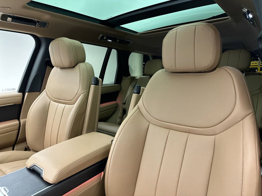 New 2025 Land Rover Range Rover SE image 8