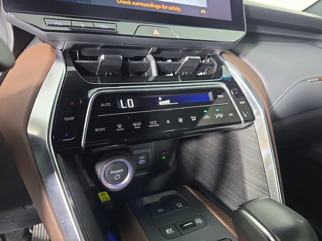 Certified 2023 Toyota Venza XLE AWD/4WD image 22