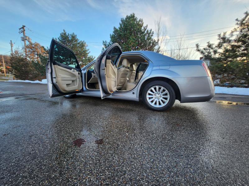 Used 2013 Chrysler 300 w/ Driver Convenience Group image 35