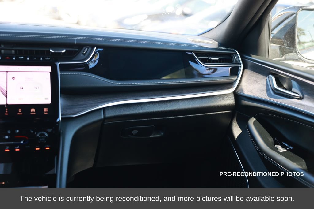 Used 2023 Jeep Grand Cherokee Overland image 28