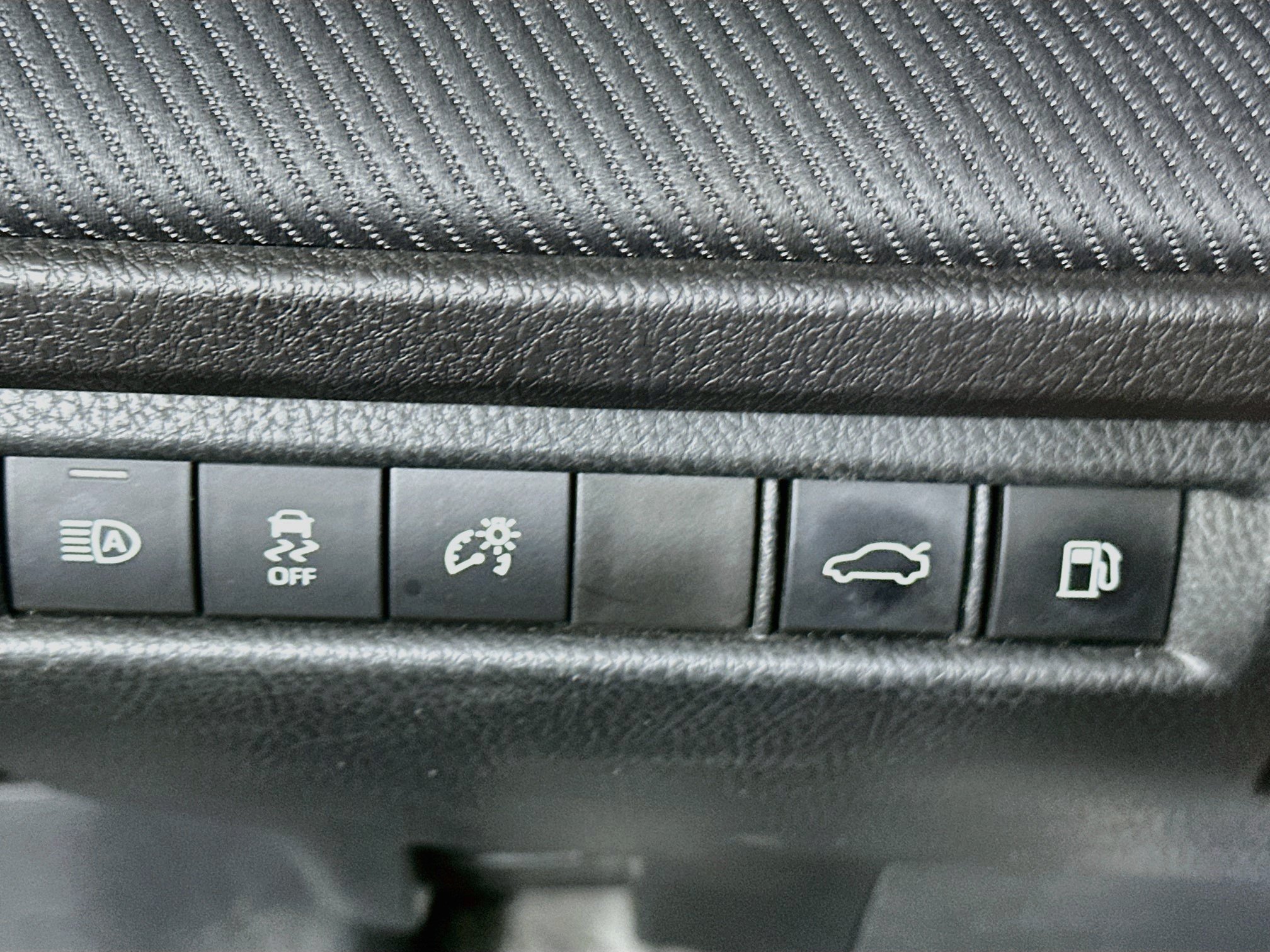 Used 2025 Toyota Camry SE FWD image 17