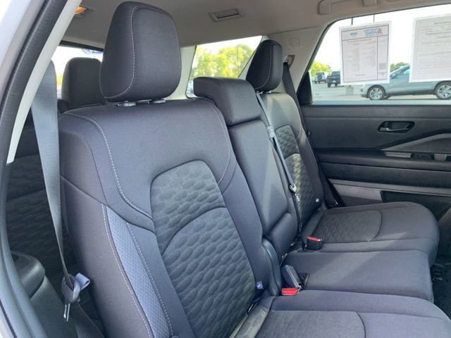 Used 2024 Nissan Pathfinder SV image 18