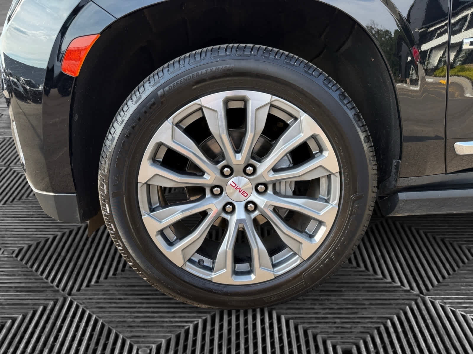 Used 2022 GMC Yukon Denali image 9