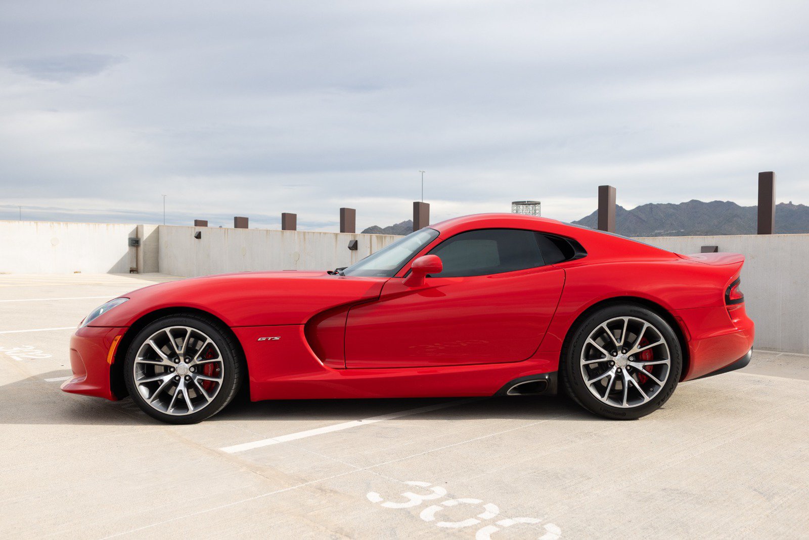 Used 2013 SRT Viper GTS w/ GTS Laguna Interior Pkg RWD image 8