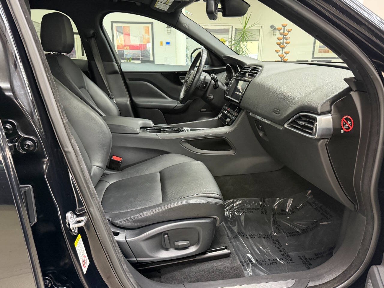 Used 2017 Jaguar F-PACE Premium AWD/4WD image 17