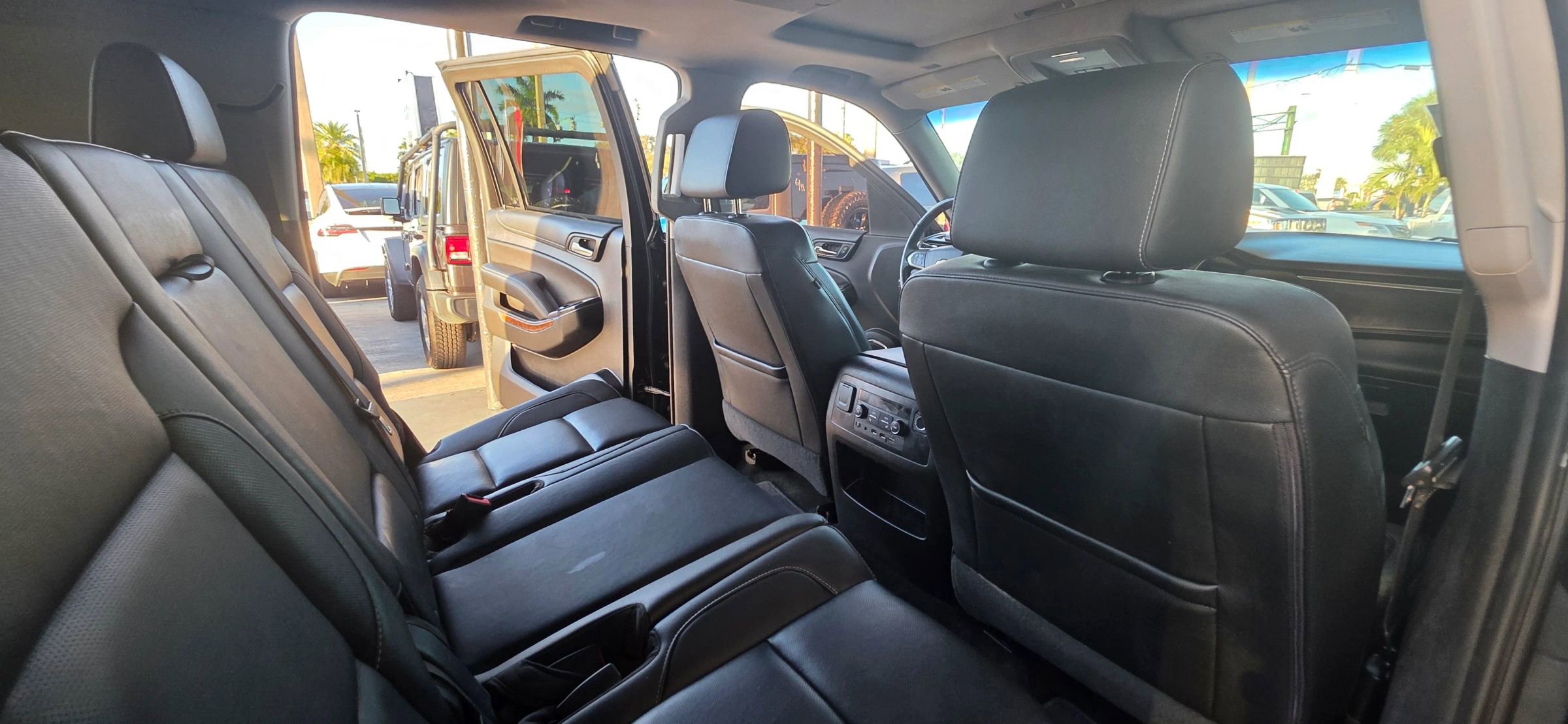 Used 2018 Chevrolet Suburban Premier AWD/4WD image 15