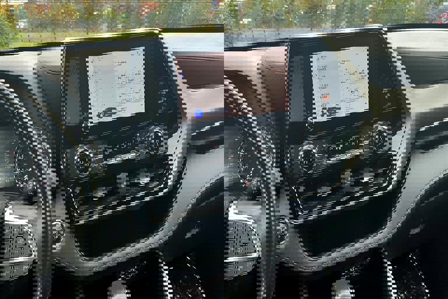 Used 2023 Toyota Highlander LE image 6