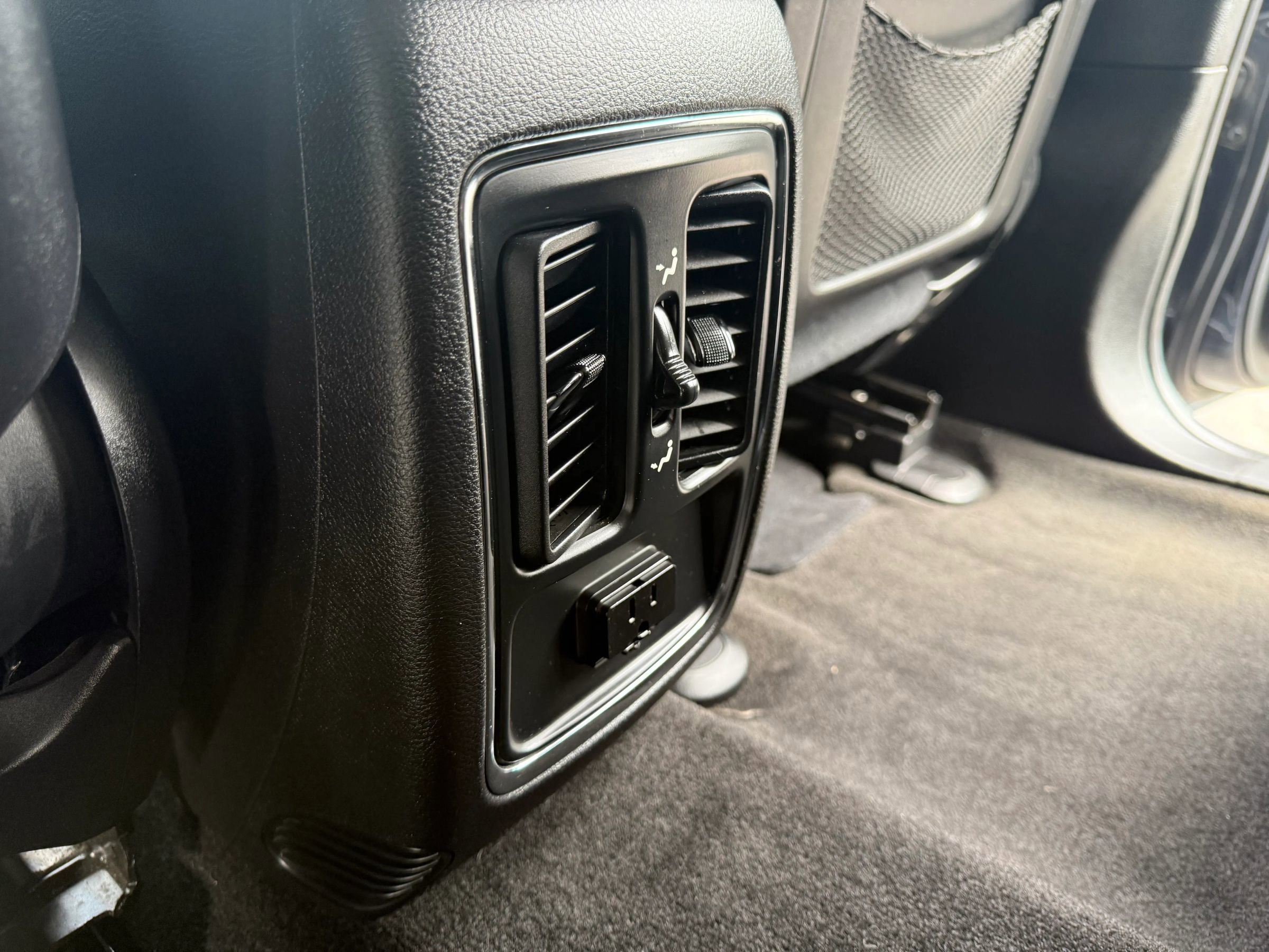 Used 2013 Jeep Grand Cherokee Laredo w/ Laredo E Group image 18