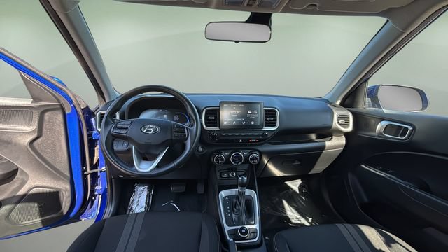 Used 2025 Hyundai Venue SEL FWD image 16