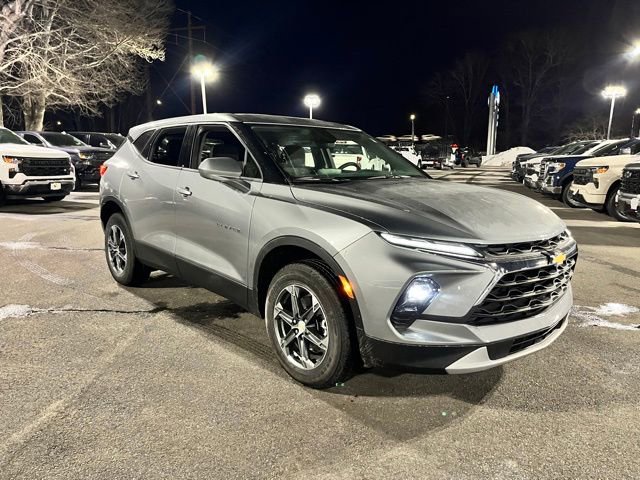 Used 2025 Chevrolet Blazer LT FWD image 4