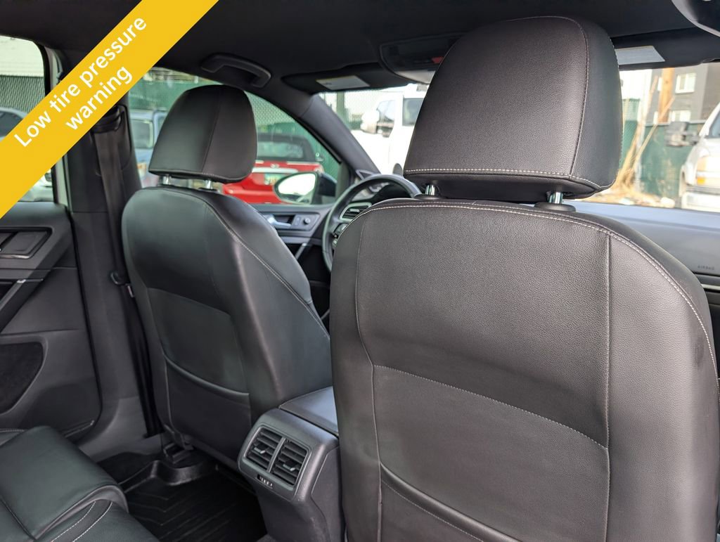 Used 2017 Volkswagen Golf R 4-Door image 15