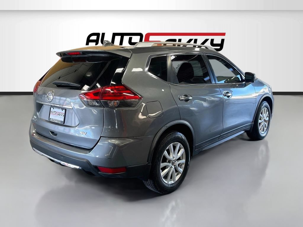 Used 2017 Nissan Rogue SV w/ SV Premium Package FWD image 7