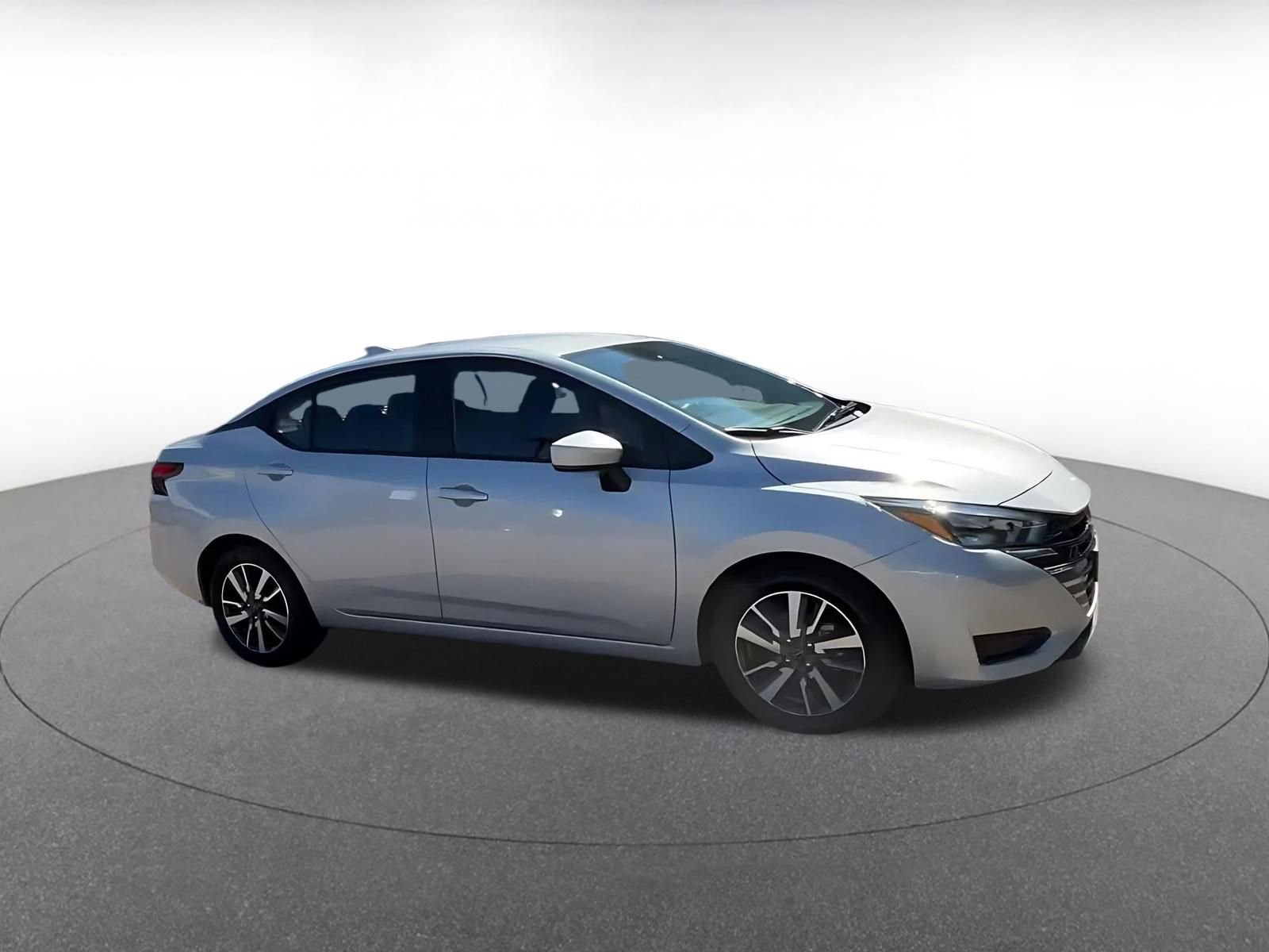Used 2025 Nissan Versa SV FWD image 2