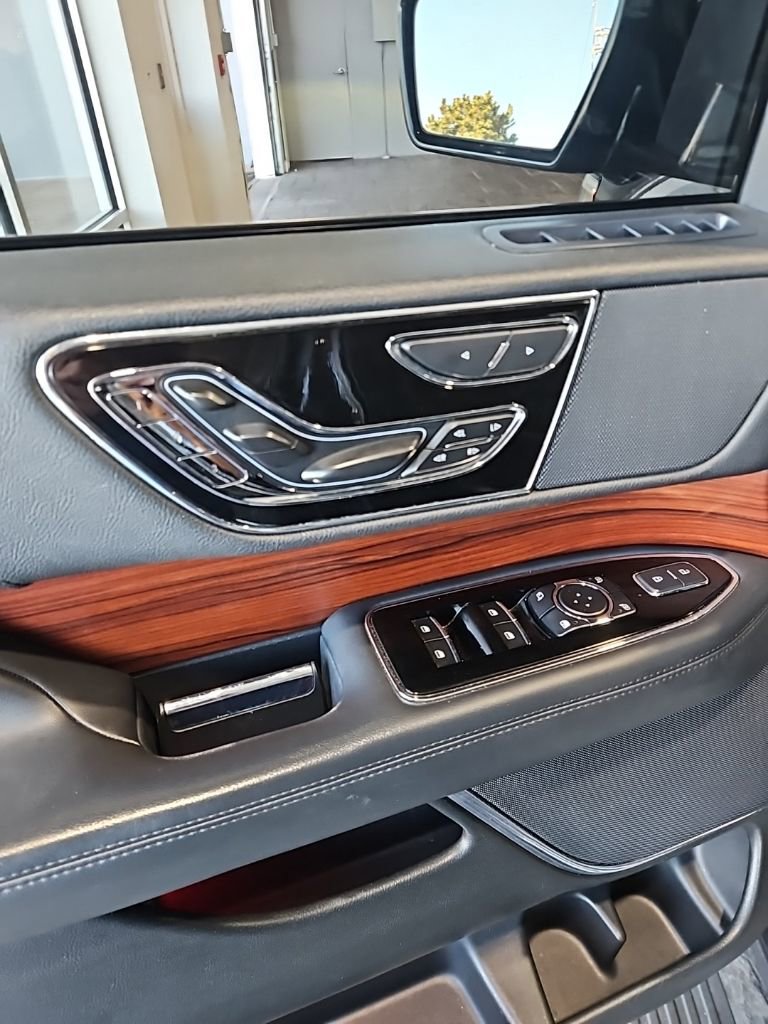 Used 2023 Lincoln Navigator Reserve AWD/4WD image 30
