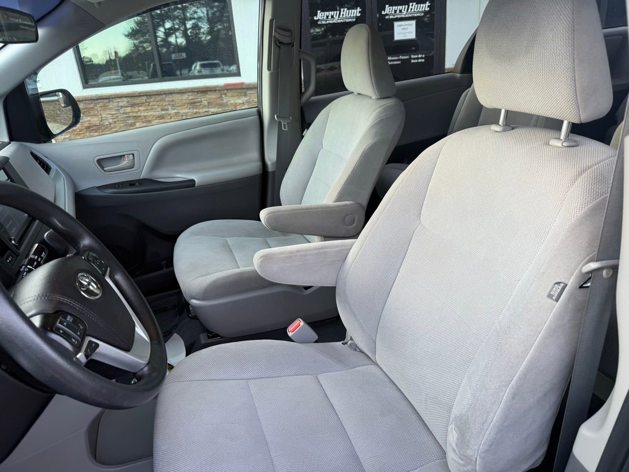 Used 2020 Toyota Sienna L image 3