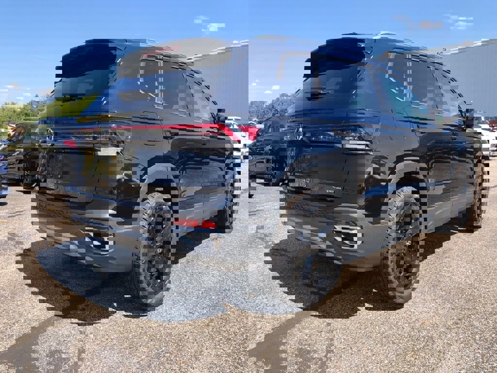 New 2025 Volkswagen Taos SEL image 6