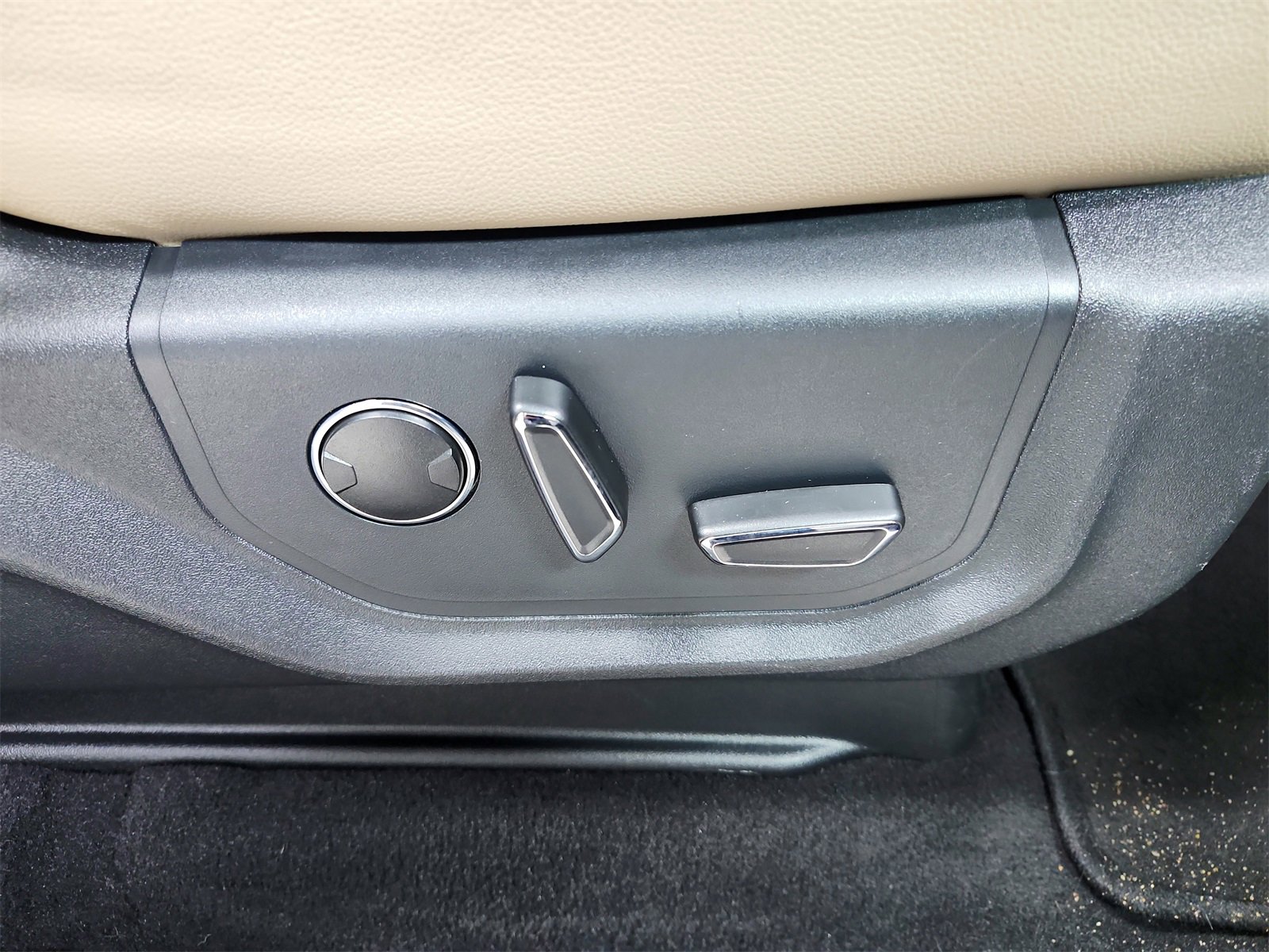 Used 2024 Ford Expedition Limited image 44