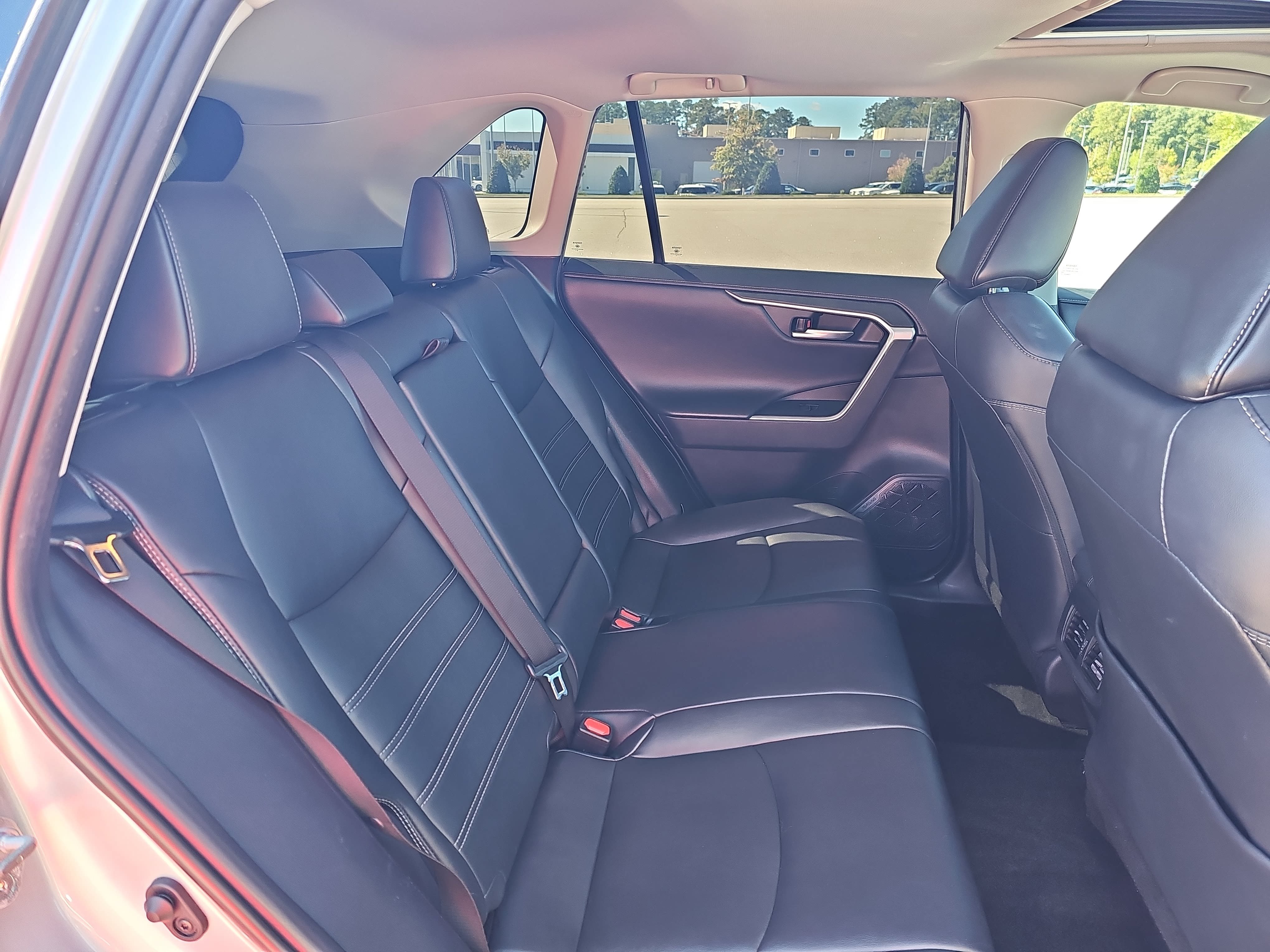 Used 2019 Toyota RAV4 Limited FWD image 12