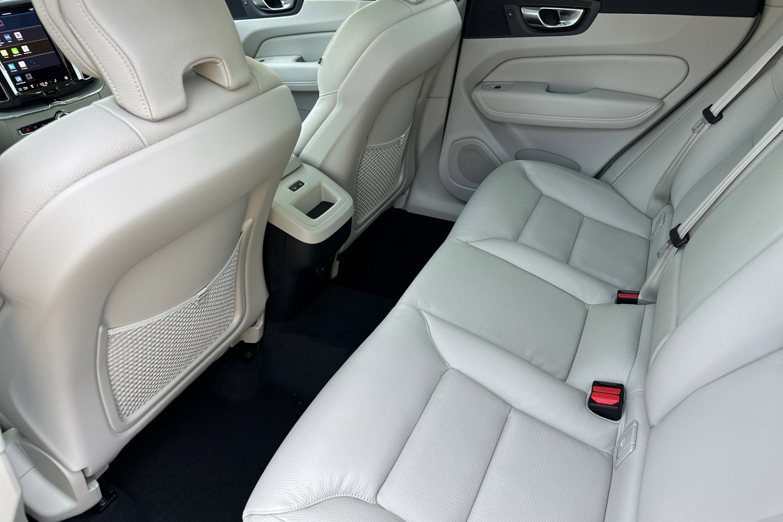 New 2025 Volvo XC60 B5 Plus w/ Climate Package image 10