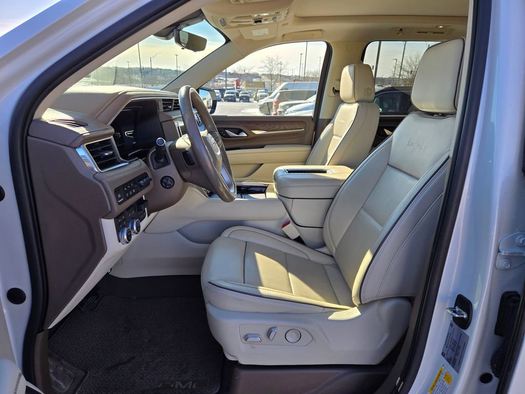 Used 2022 GMC Yukon XL Denali w/ Denali Premium Package image 15