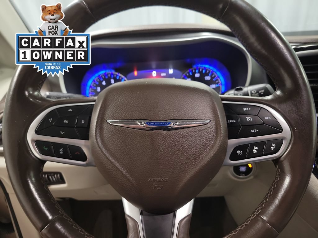 Used 2021 Chrysler Pacifica Touring-L FWD image 17