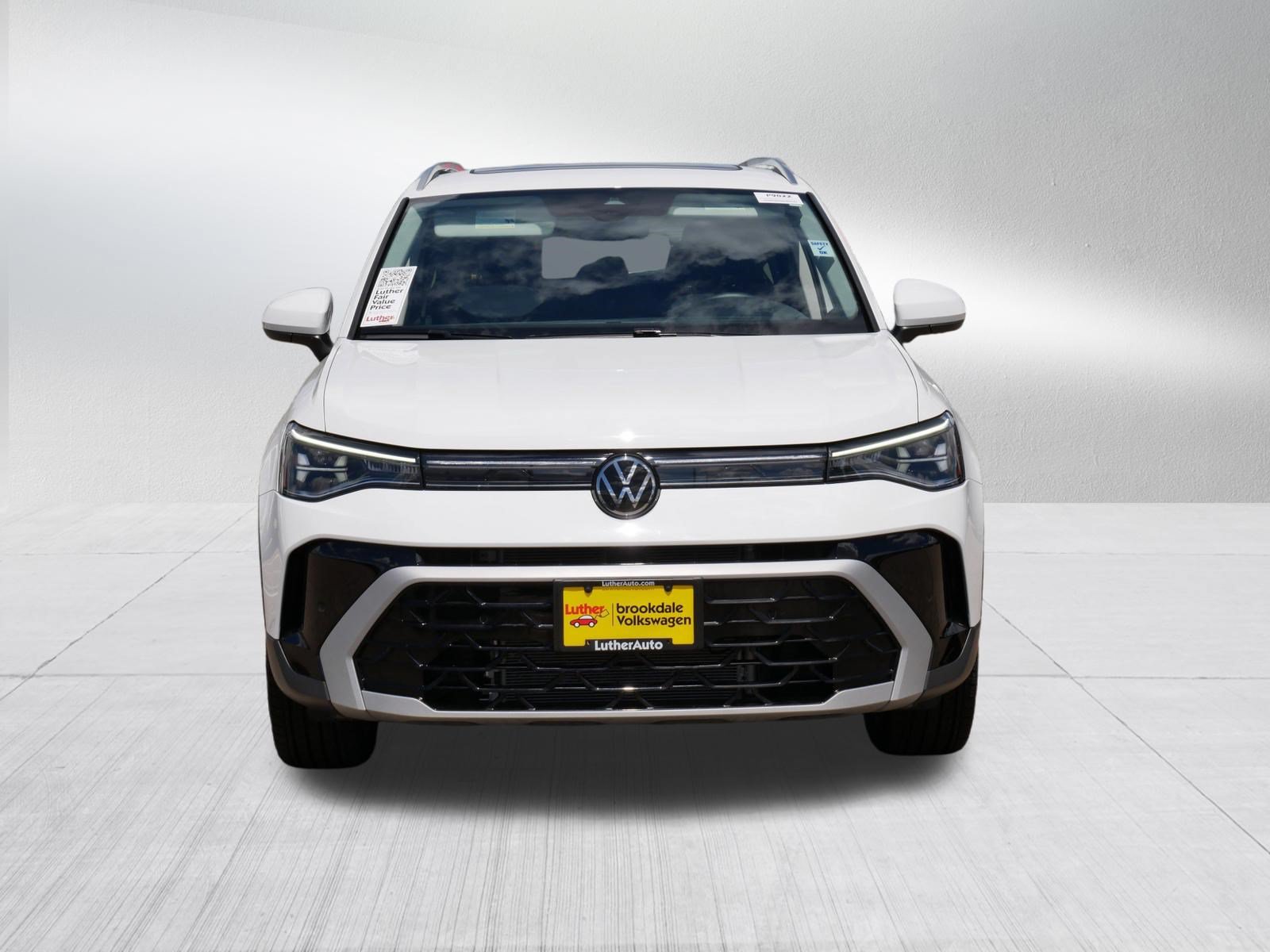 Used 2025 Volkswagen Taos SEL AWD/4WD image 2