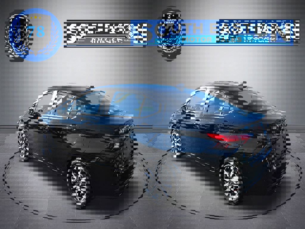 Used 2021 Nissan Versa SV image 5