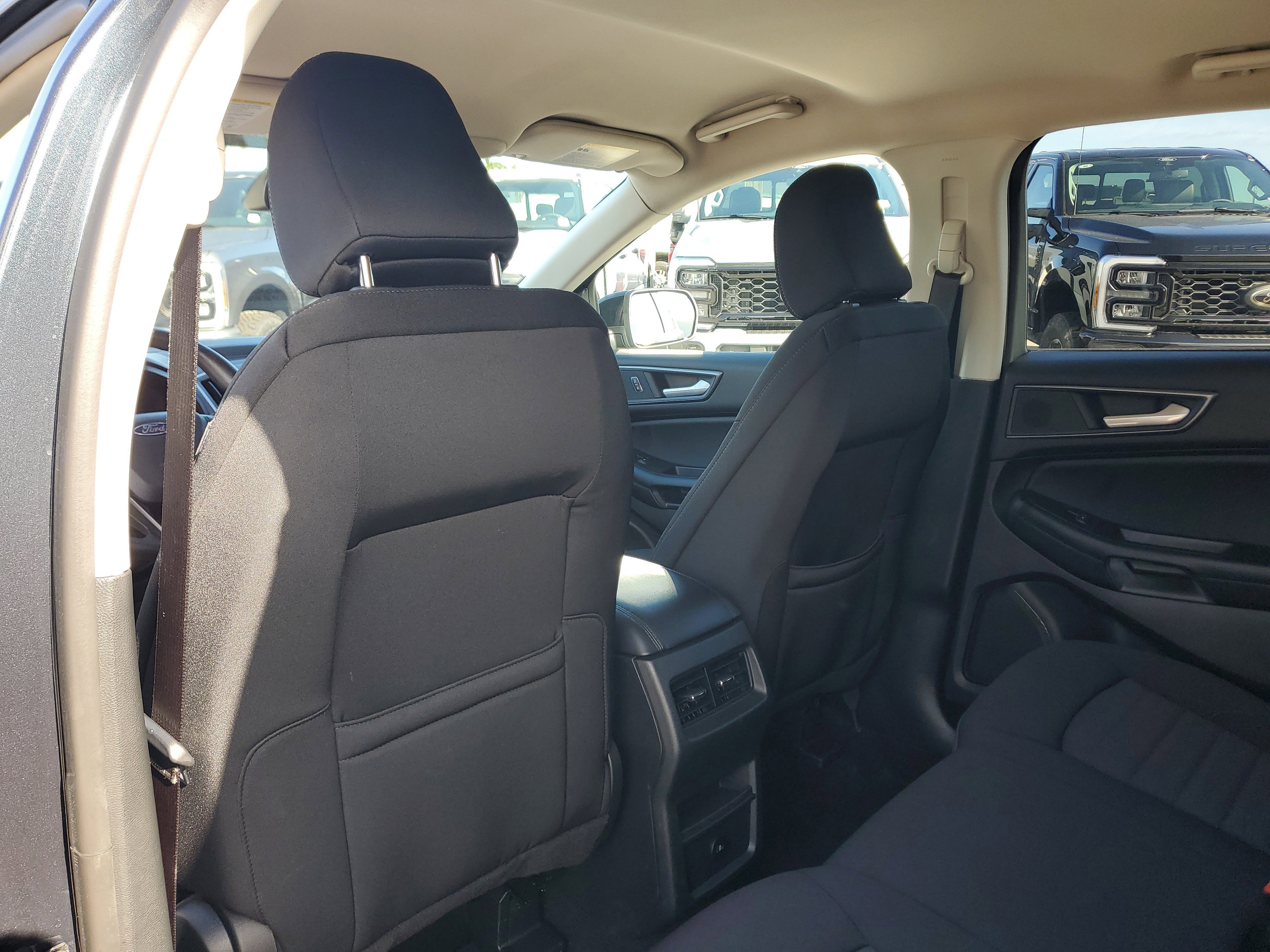 Used 2024 Ford Edge SE w/ Black Appearance Package image 18