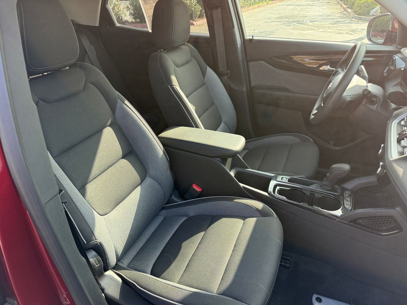 Used 2025 Chevrolet TrailBlazer LT image 34