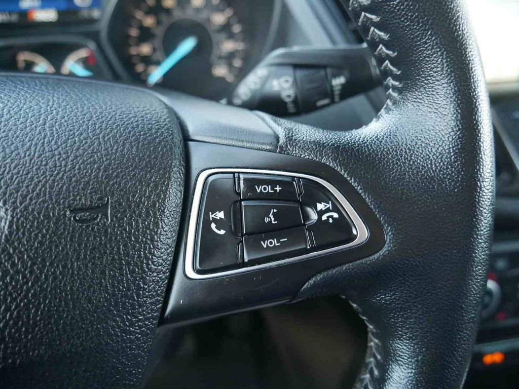 Used 2019 Ford Escape SE image 34