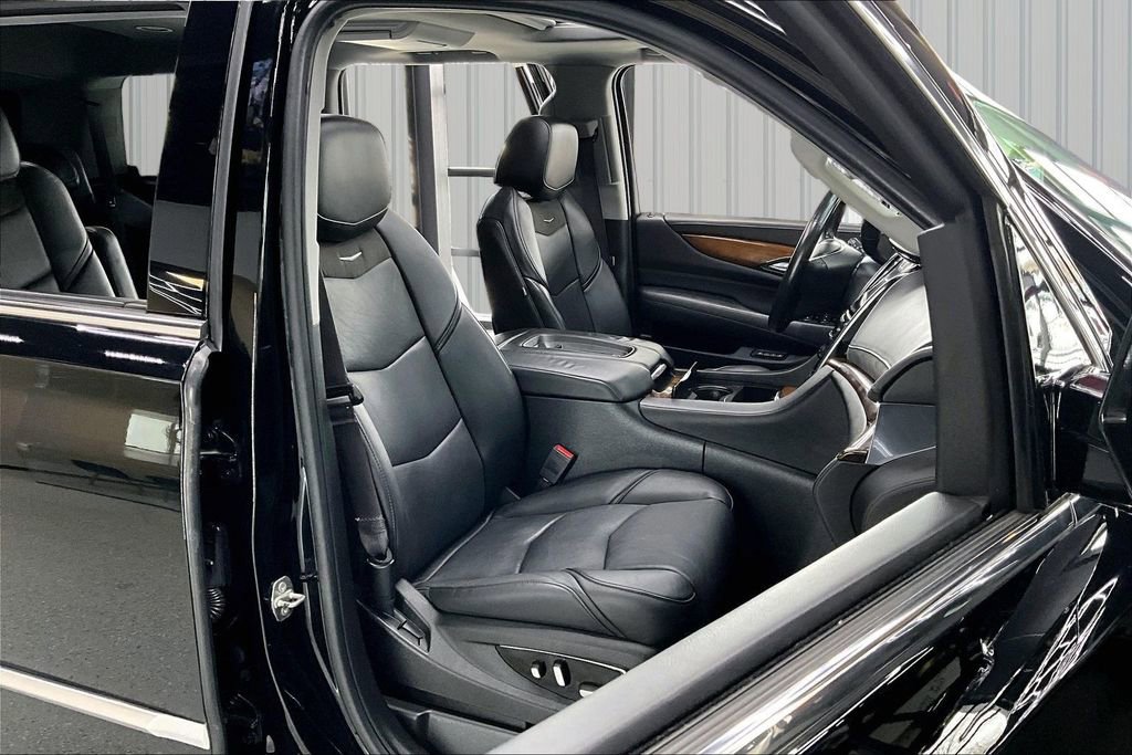 Used 2016 Cadillac Escalade Premium image 31