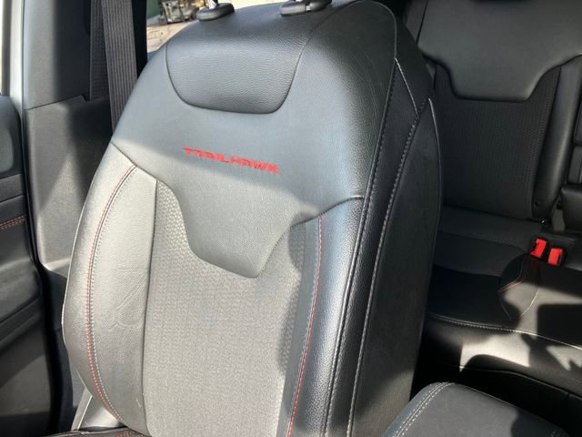 Used 2025 Jeep Compass Trailhawk image 14