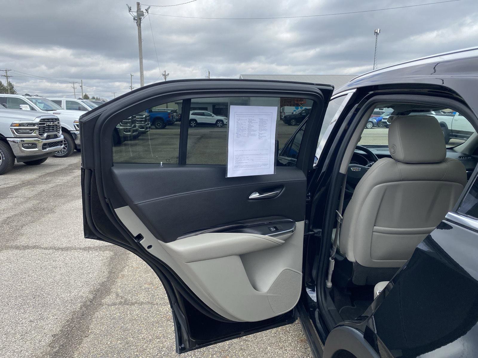 Used 2019 Cadillac XT4 Luxury w/ Cold Weather Package image 29