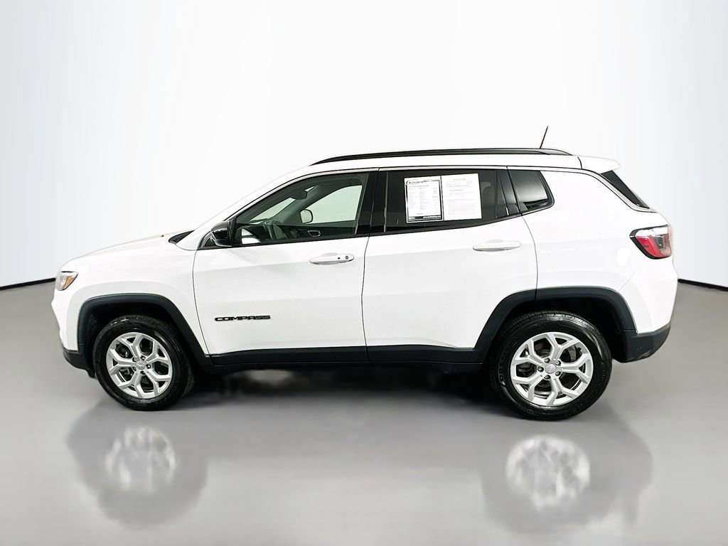 Used 2024 Jeep Compass Latitude image 4