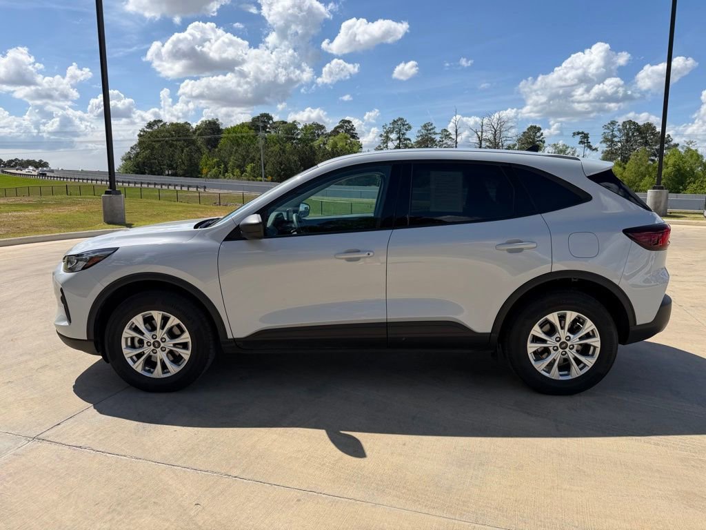 Used 2025 Ford Escape Active AWD/4WD image 2