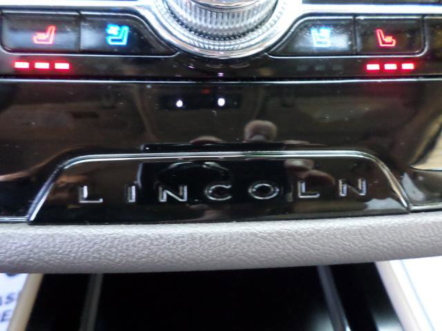 Used 2022 Lincoln Corsair AWD w/ Premium Package image 18
