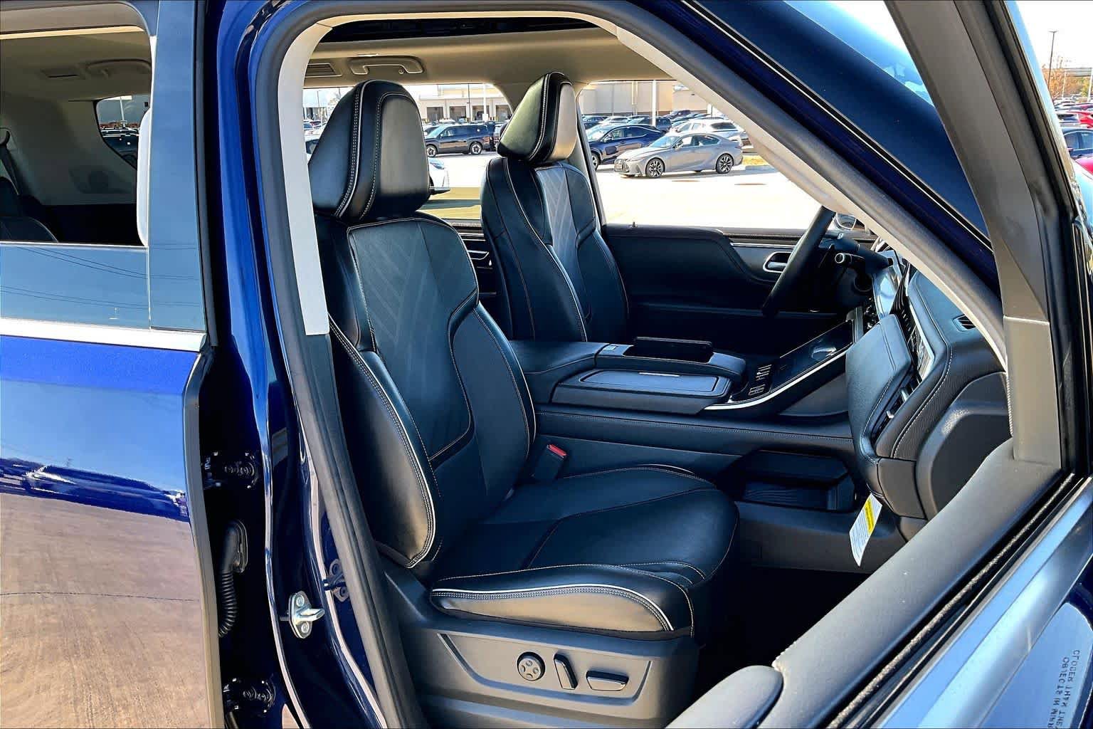 Used 2025 INFINITI QX80 Luxe RWD image 9