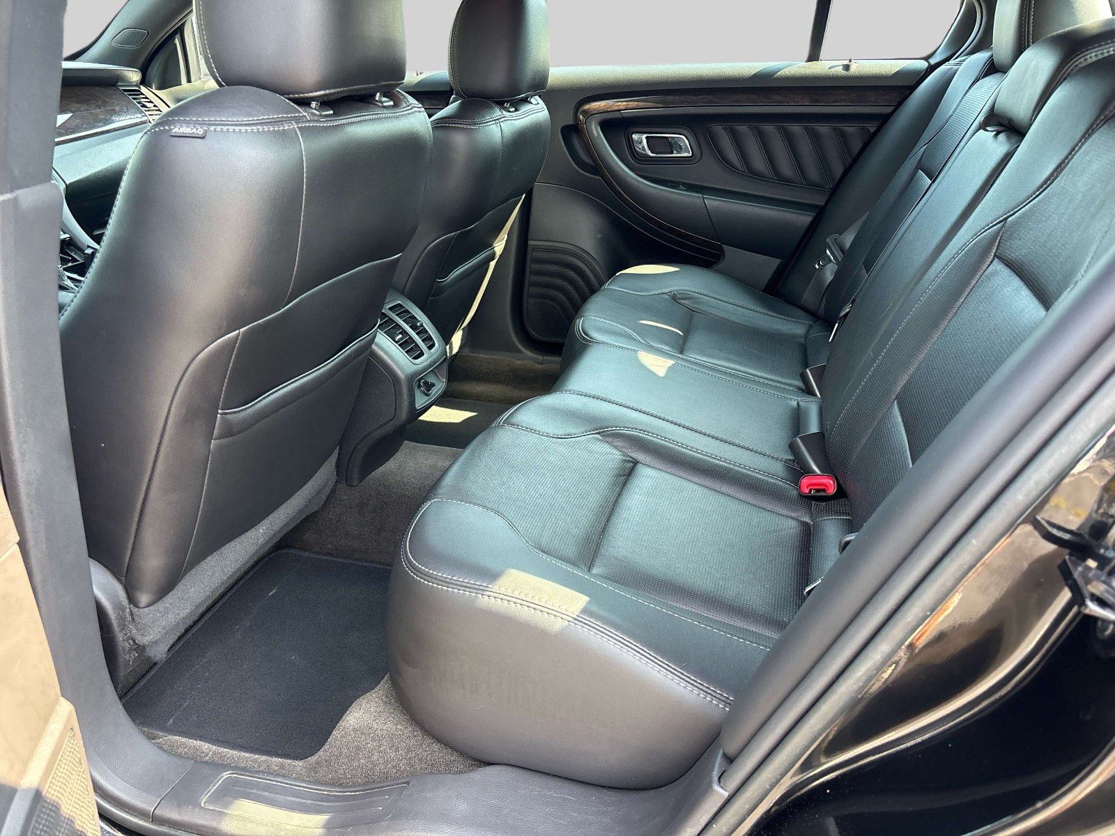 Used 2014 Ford Taurus Limited FWD image 11