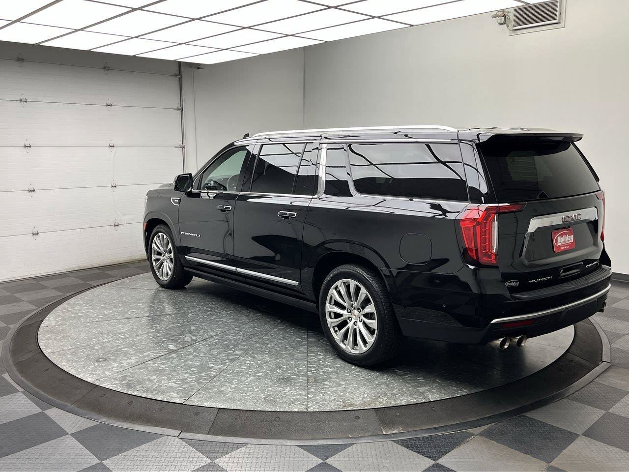 Certified 2024 GMC Yukon XL Denali w/ Advanced Technology Package AWD/4WD image 2
