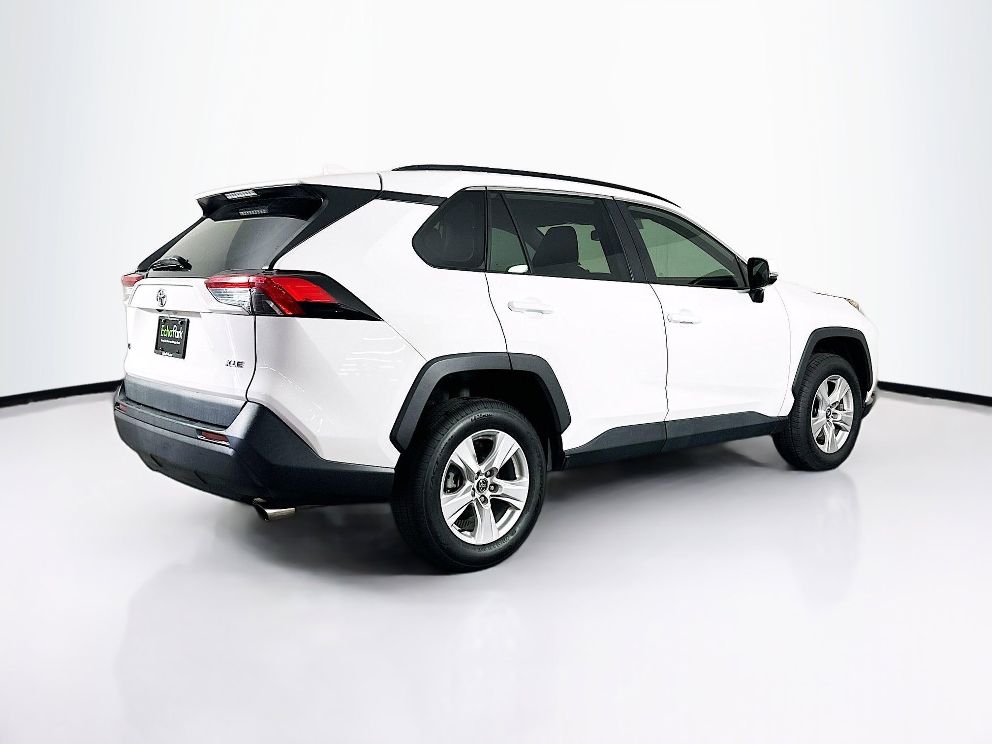 Used 2021 Toyota RAV4 XLE w/ Convenience Package FWD image 9