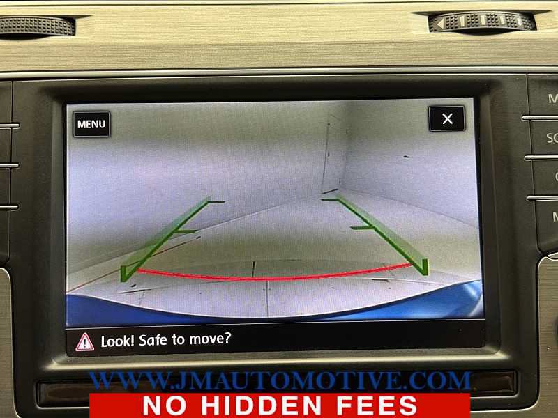 Used 2017 Volkswagen Golf S AWD/4WD image 30