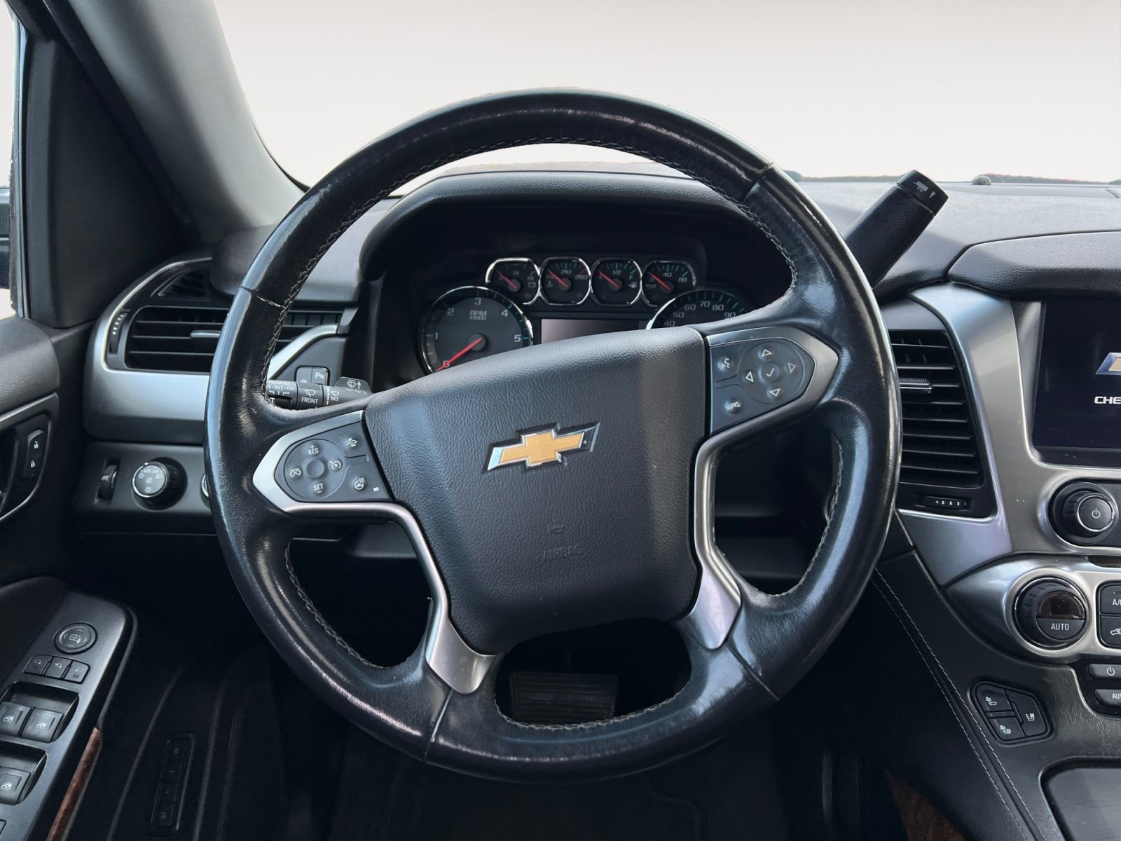 Used 2019 Chevrolet Suburban Premier image 12