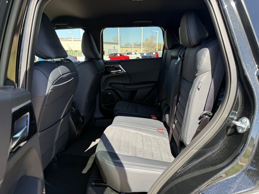 New 2026 Mitsubishi Outlander LE image 29