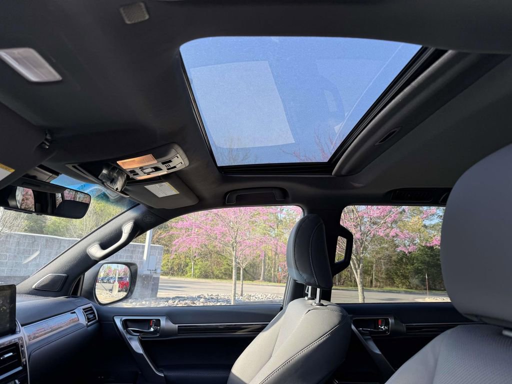 Used 2023 Lexus GX 460 Premium w/ Premium Package image 19